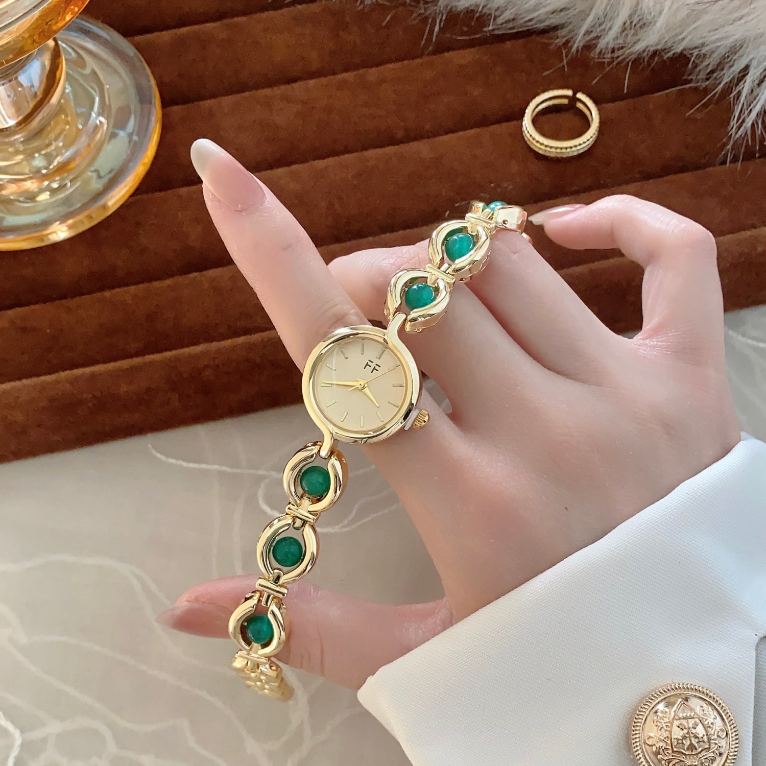 Elegant Round Watch for Women  - Stones Watches & Jewelry In Sweden Ab ulasan dan harga